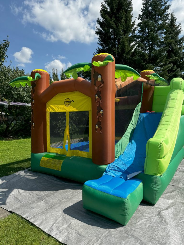 Půjčovna PÁRTY BESKYDY - profi skákací hrad Džungle se skluzavkou