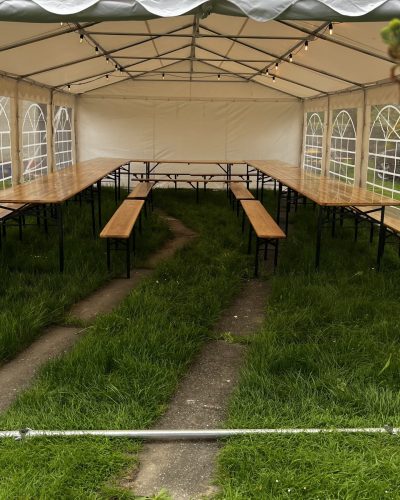 Pivní sety půjčovna a pronájem Pivní sety v párty stanu - rozložení do U PÁRTY BESKYDY